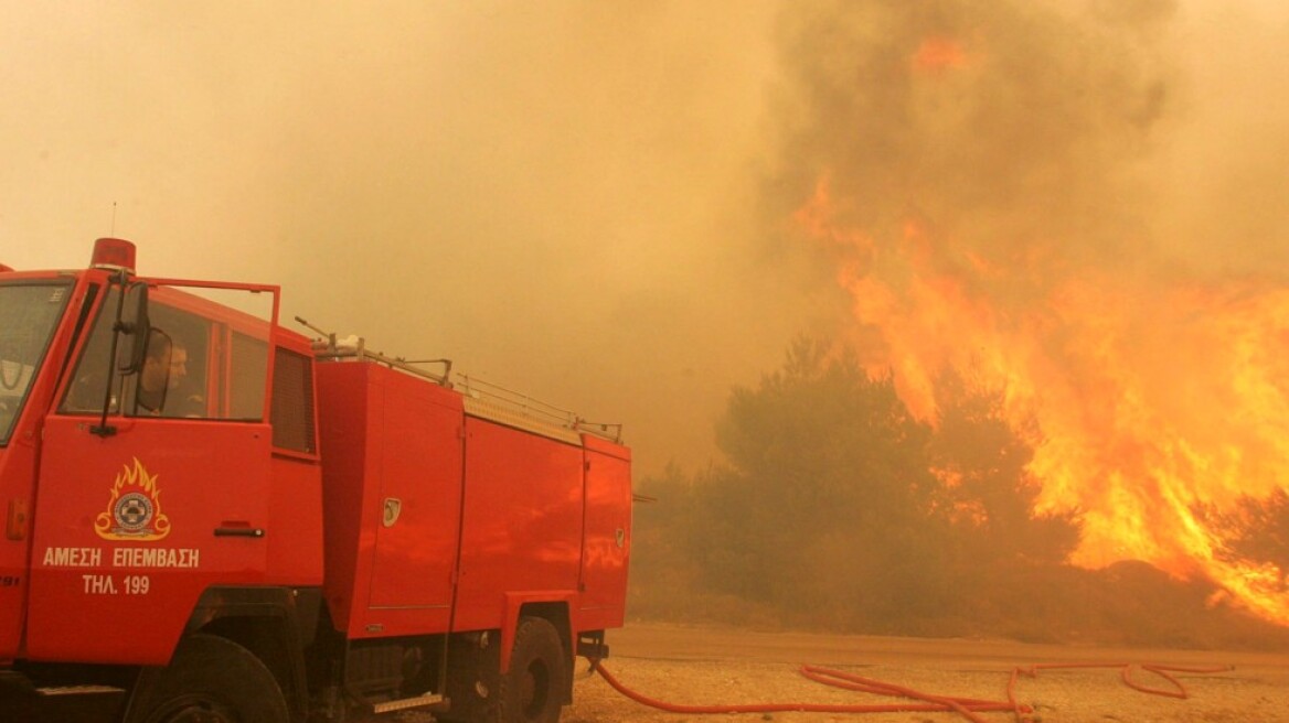 Πολύ υψηλός κίνδυνος πυρκαγιάς την Κυριακή σε επτά νομούς της χώρας