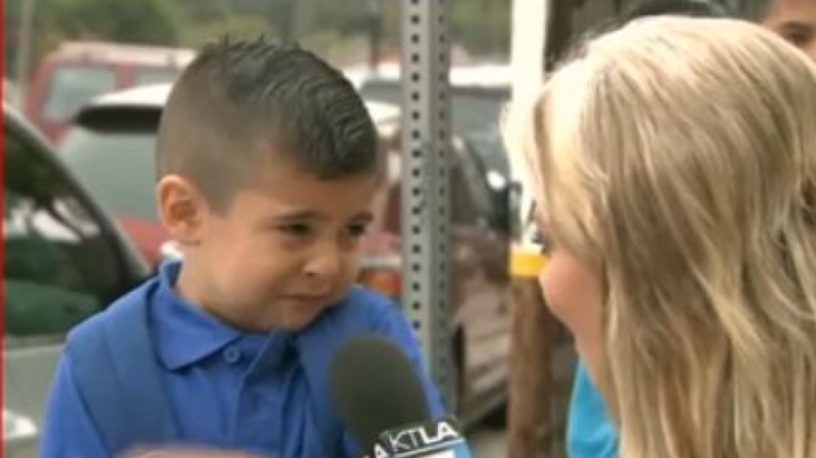 4χρονος συνειδητοποιεί ότι δεν θα έχει την μητέρα του στο νηπιαγωγείο και "λυγίζει" (βίντεο)