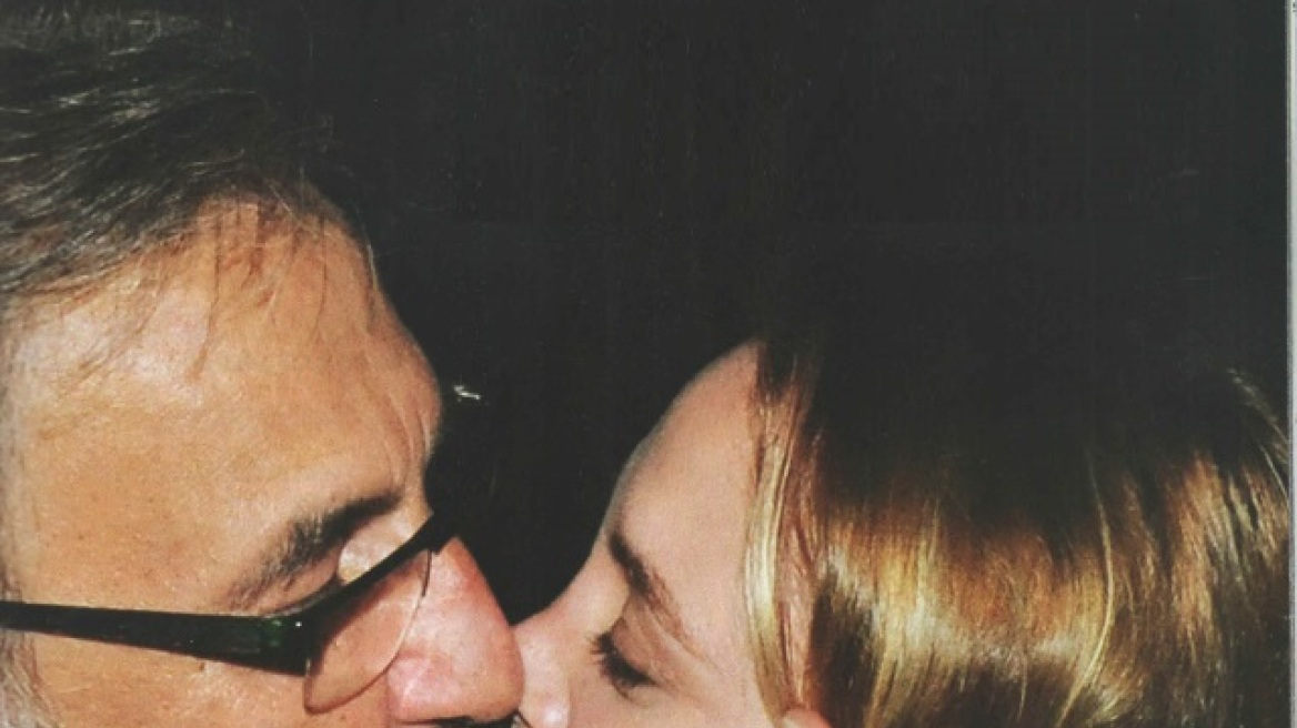 Τσακνής - Μονογιού: Τρυφερό φιλί μπροστά στους φωτογράφους 