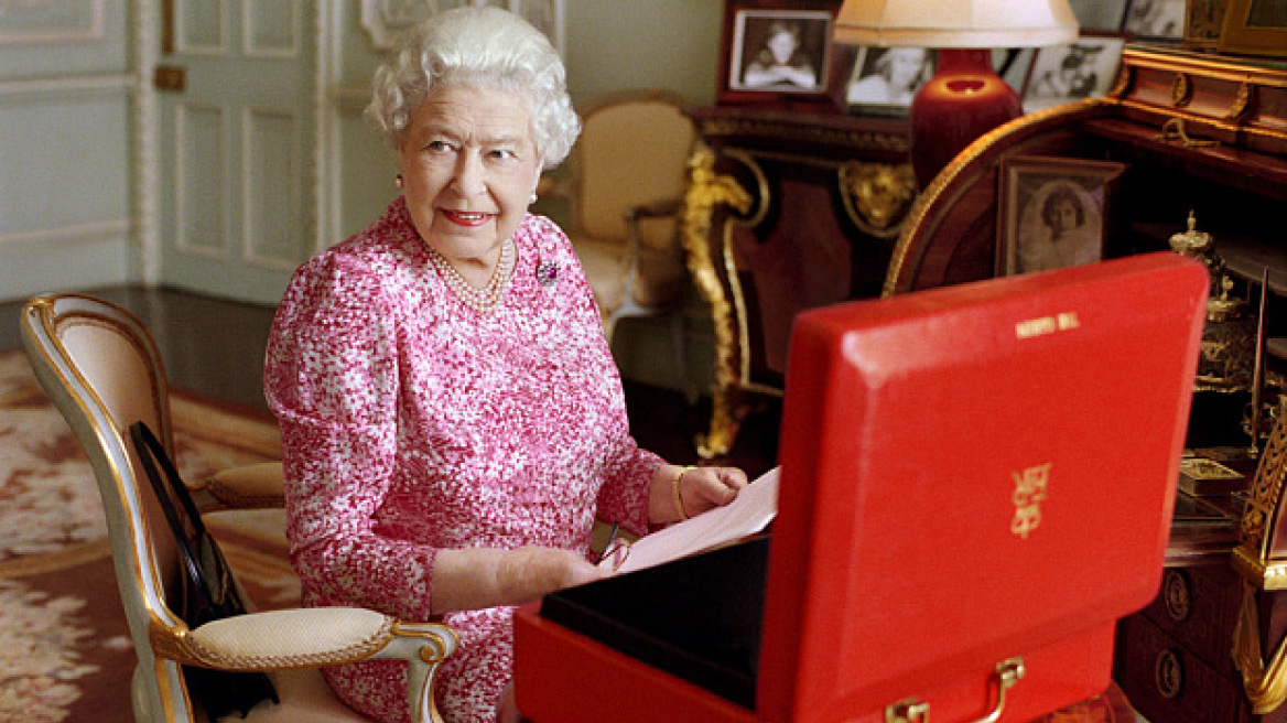 Queen Elizabeth takes the reigns from Queen Victoria as the longest-reigning monarch! (vid)