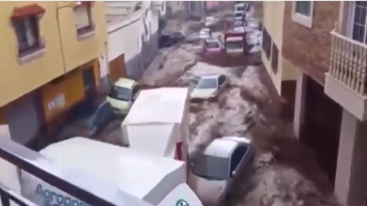 Συγκλονιστικό βίντεο: Αυτοκίνητα παρασέρνονται σαν καρυδότσουφλα σε πλημμύρες στην Ισπανία
