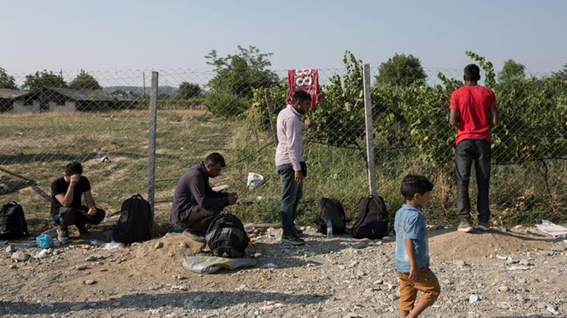 Refugee border crossings... with a little help from Facebook! 