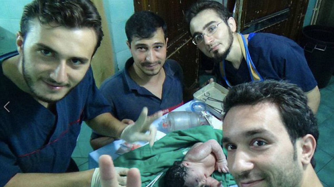 Συγκλονιστικό βίντεο: Μωρό γεννιέται με θραύσμα στο κεφάλι μετά από βομβαρδισμό στη Συρία