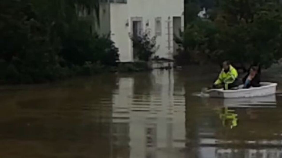 Βίντεο: Έσωσαν έγκυο στην πλημμυρισμένη Σκόπελο με... κανό!