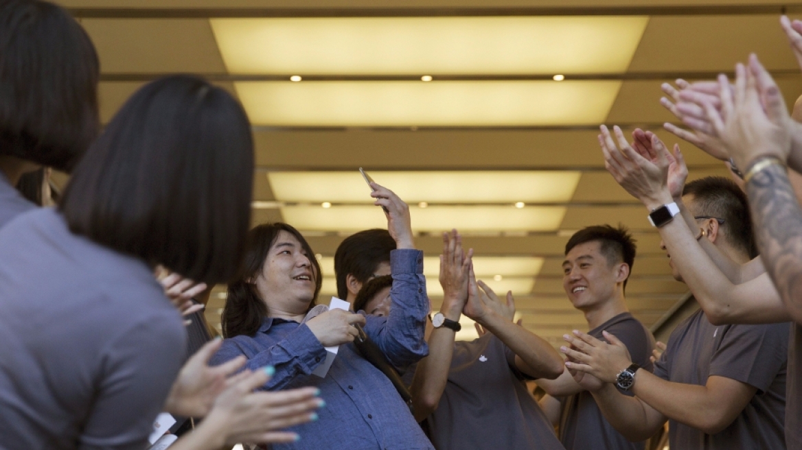  Πανικός για το νέο iPhone 6S- Τεράστιες ουρές σε όλο τον κόσμο