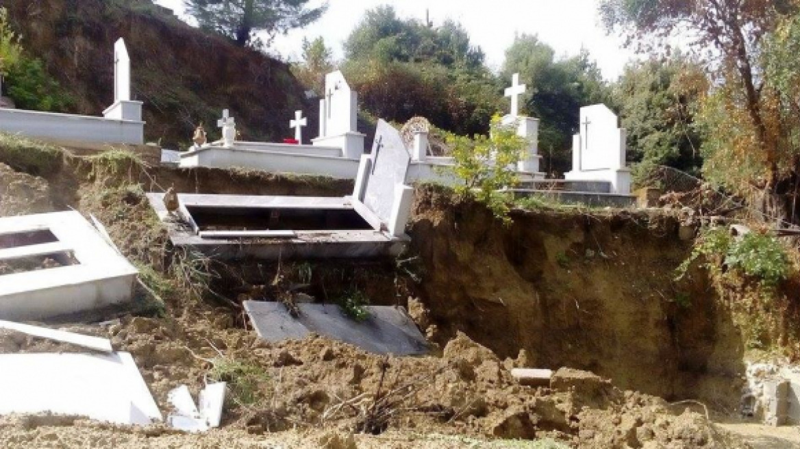 Κέρκυρα: «Ανοιξαν» τάφοι από τη σφοδρή κακοκαιρία
