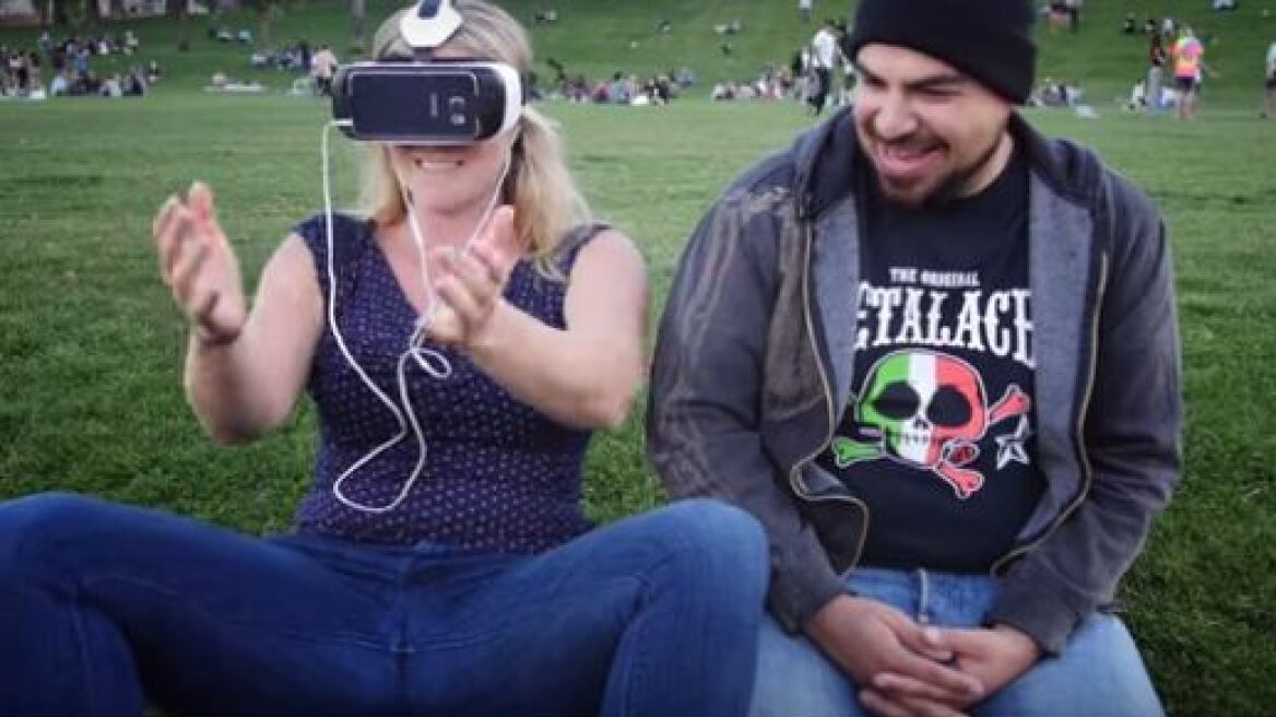 Βίντεο: Άνδρες και γυναίκες βλέπουν για πρώτη φορά πορνό εικονικής πραγματικότητας