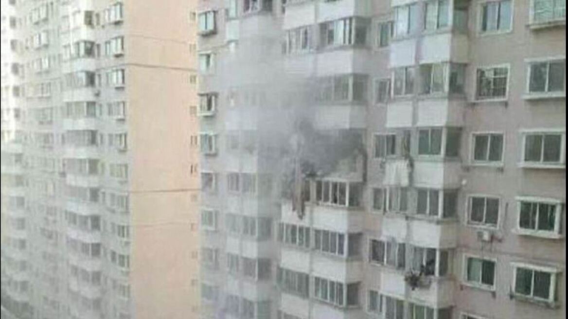 Σοκαριστικές εικόνες: Τέσσερις νεκροί από έκρηξη φιάλης σε διαμέρισμα στην Κίνα (βίντεο)
