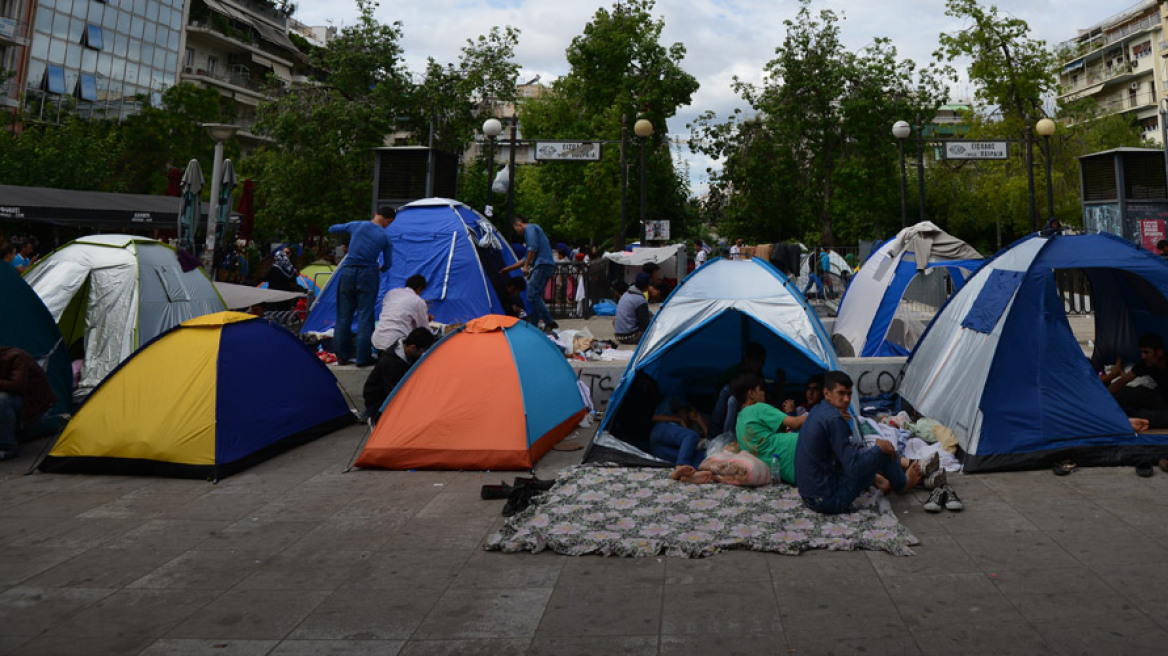 24 ώρες με τους πρόσφυγες στην πλατεία Βικτωρίας 