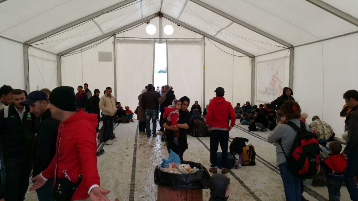 Ιατρική μέριμνα για τους πρόσφυγες στον μεθοριακό σταθμό της Ειδομένης