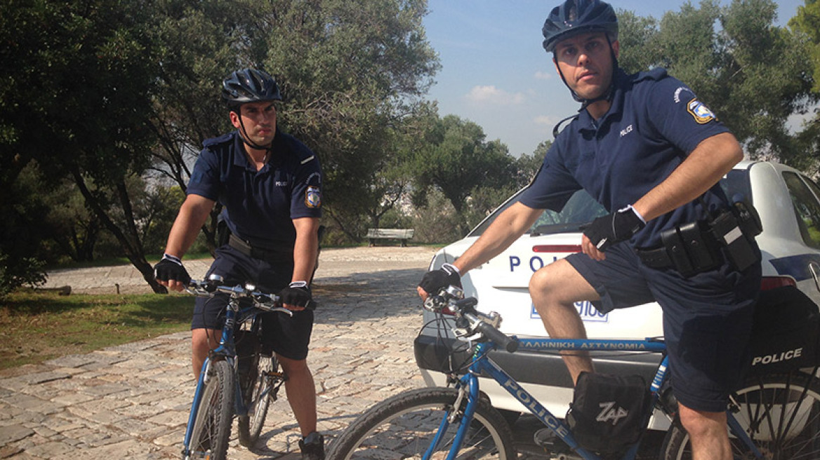 Φωτογραφίες: Αστυνομικοί με ηλεκτροκίνητα ποδήλατα στην Ακρόπολη