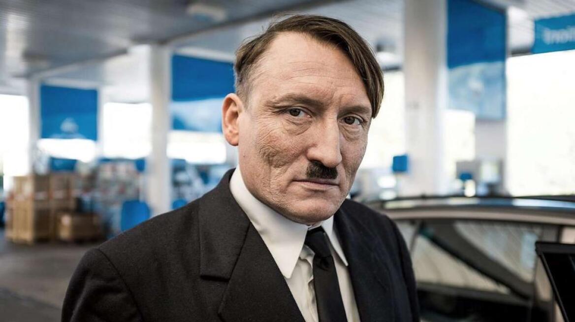 Θερμή υποδοχή στον ηθοποιό που υποδύεται τον Αδόλφο Χίτλερ από Γερμανούς