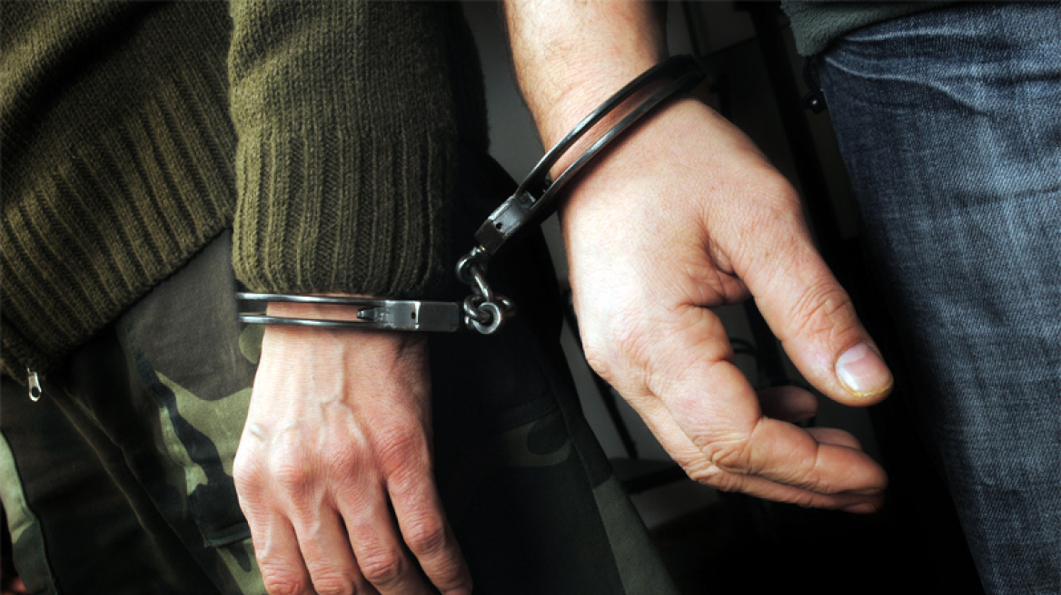 Τρεις συλλήψεις για «ξέπλυμα» και κατάχρηση δημοσίου χρήματος