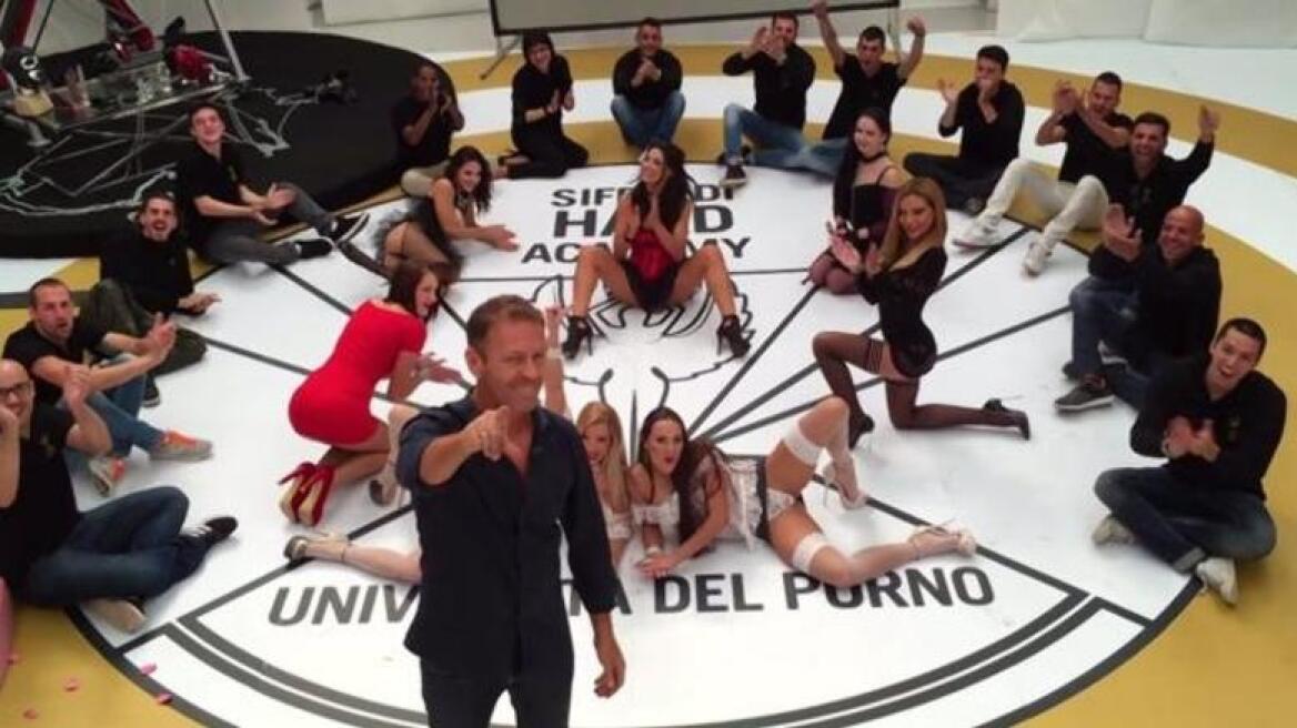 Βίντεο: Ο Rocco Siffredi άνοιξε την πρώτη σχολή για... πορνοστάρ 