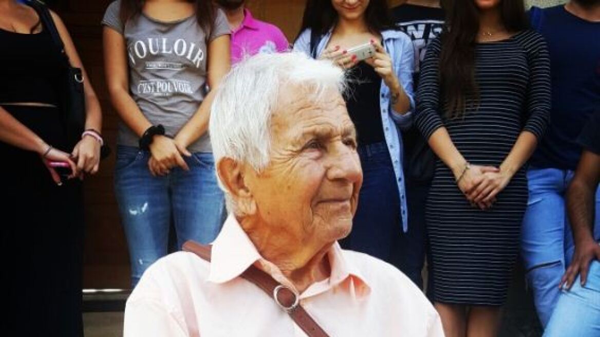 Κύπρος: 96χρονος παίρνει πτυχίο και βάζει πλώρη για... μεταπτυχιακό