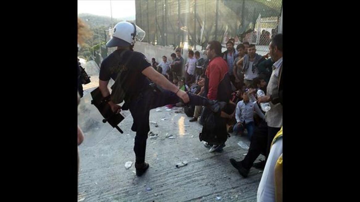 ΕΔΕ για τον αστυνομικό που κλώτσησε μετανάστη στη Μυτιλήνη