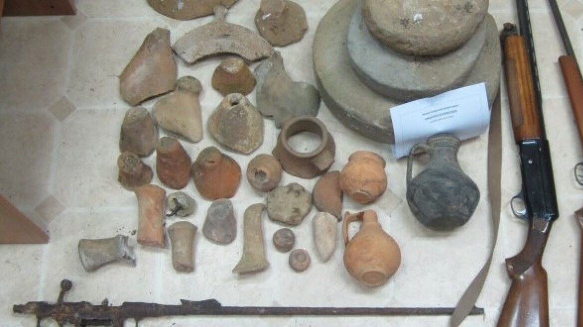Αρχαία, ναρκωτικά και όπλα σε αγρόκτημα στη Ροδόπη