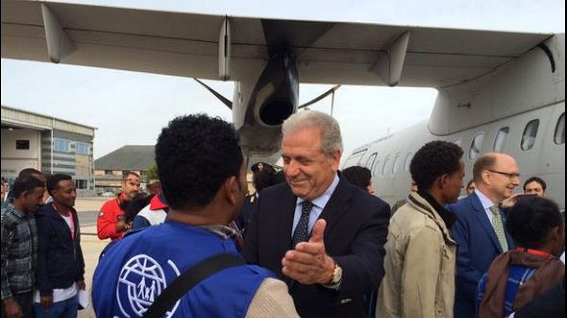 Commissioner Avramopoulos attended the first flight under the EU Relocation Scheme