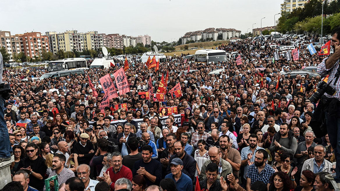 Στους δρόμους της Άγκυρας χιλιάδες Τούρκοι με σύνθημα «Ερντογάν δολοφόνε»