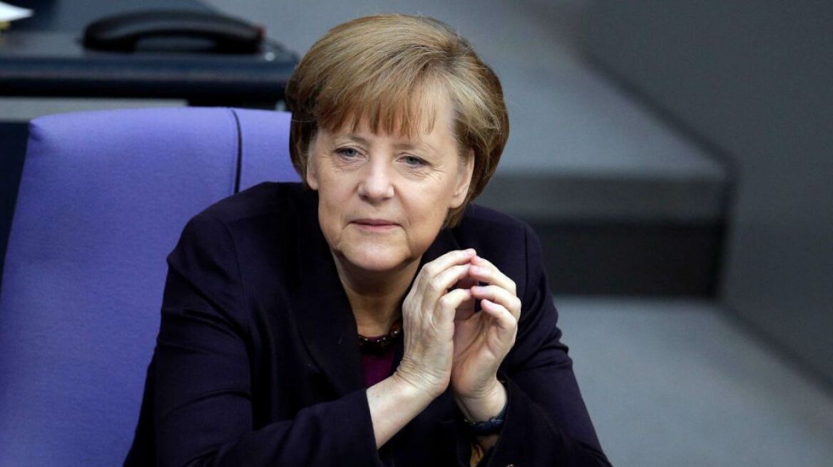 Merkel for Greece: “Traffickers do whatever they want in Aegean Sea”