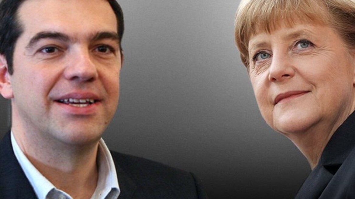Tsipras and Merkel have phone contact on refugee issues