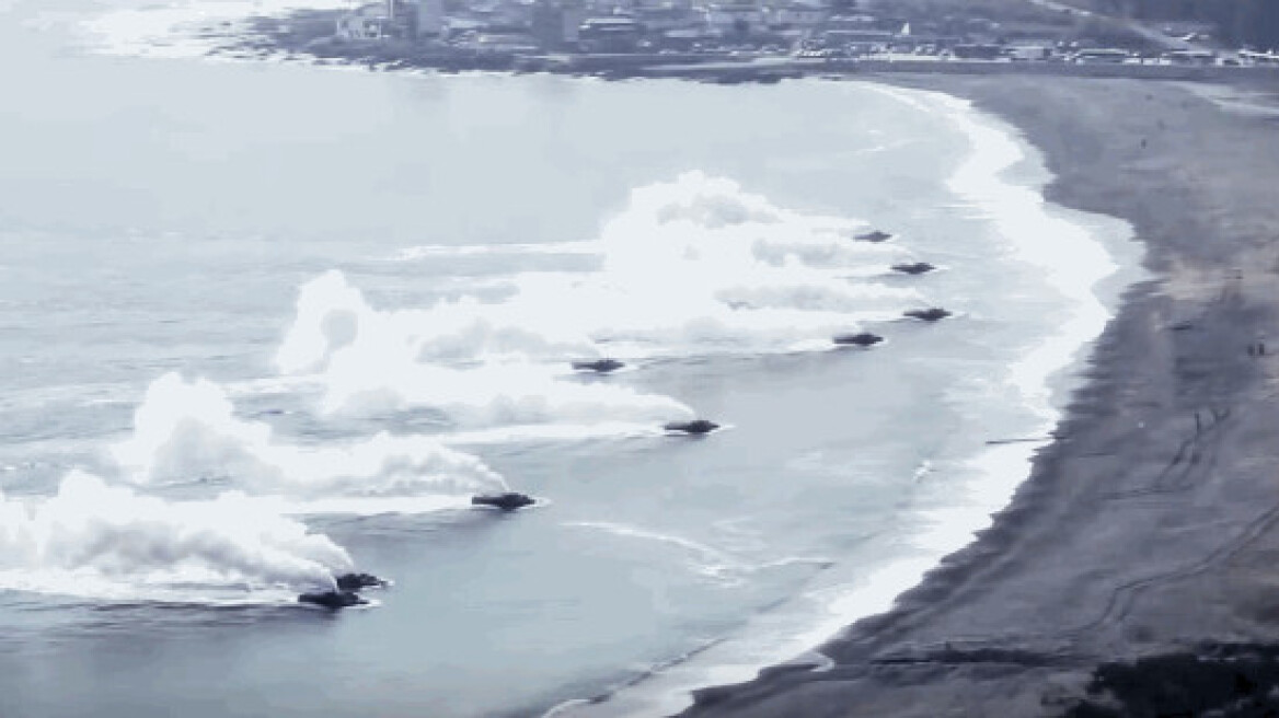 Βίντεο: Δείτε πώς θα έκαναν σήμερα απόβαση σε μία εχθρική παραλία οι Αμερικανοί πεζοναύτες