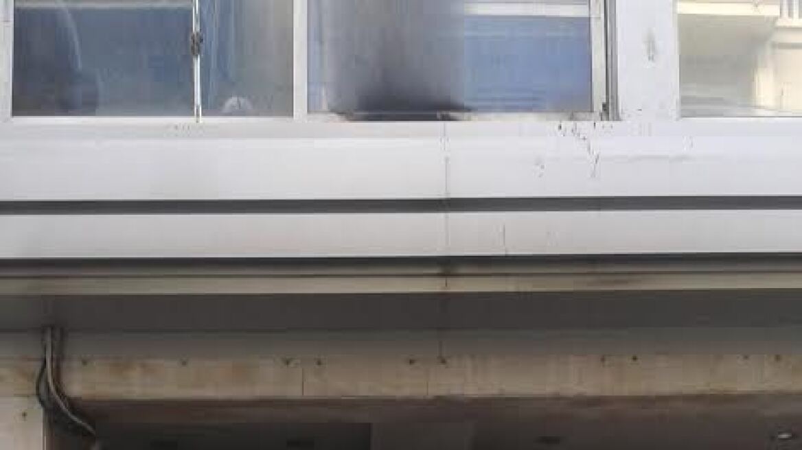 Επίθεση με μολότοφ τα ξημερώματα στα γραφεία του ΠΑΣΟΚ
