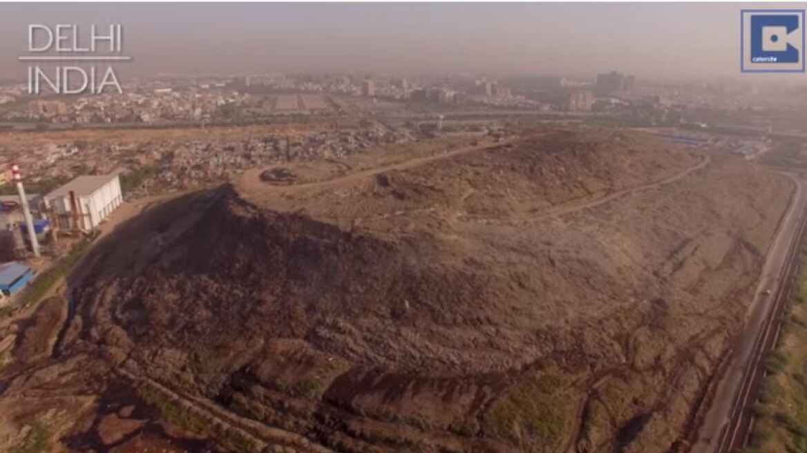 Απίστευτες εικόνες: Δείτε τους σκουπιδότοπους-βουνά στο νέο Δελχί
