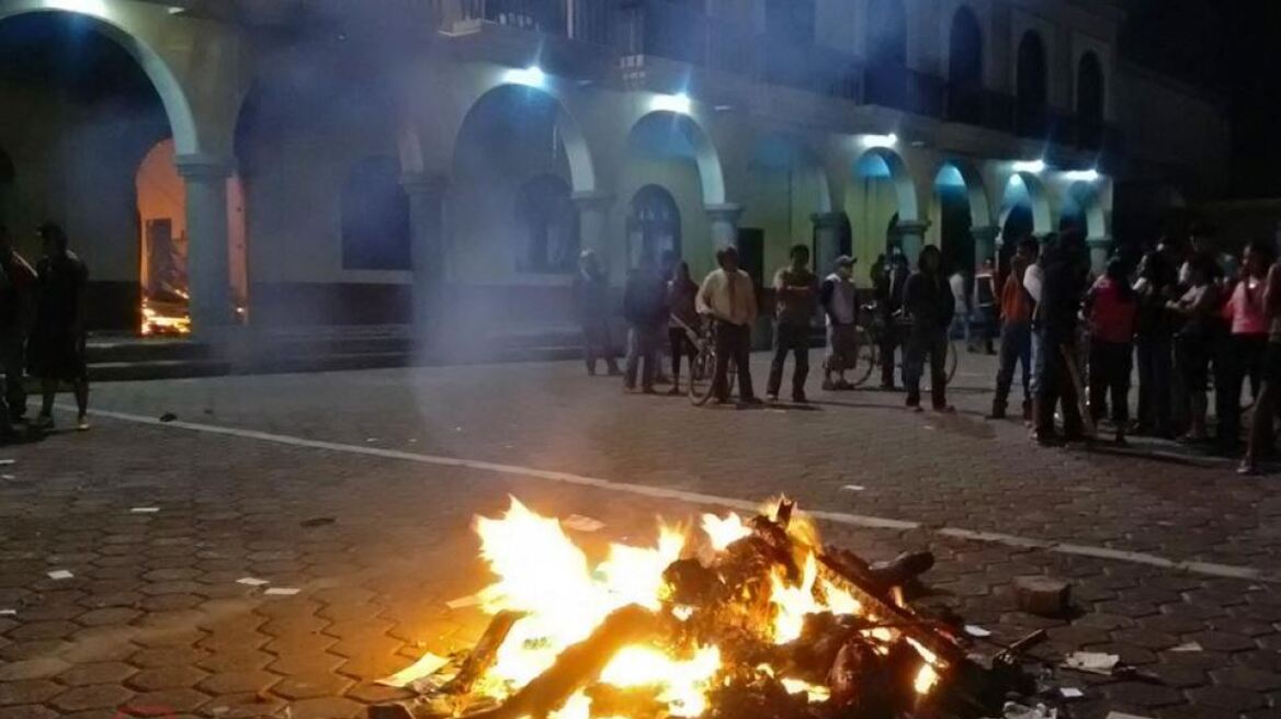 Μεξικό: Πρώτα τους λιντσάρισαν, μετά τους σκότωσαν και στο τέλος τους έκαψαν