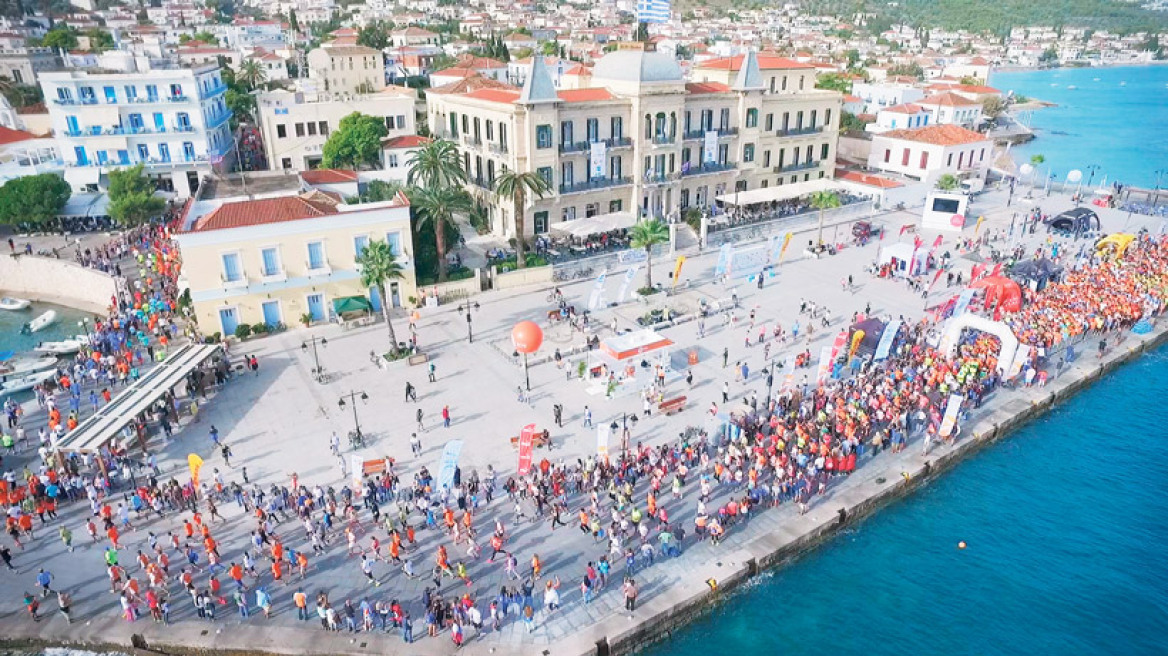 5ος Spetses Mini Marathon: Ολοι στο τρέξιμο και στη μέση η Τίνα Τέρνερ