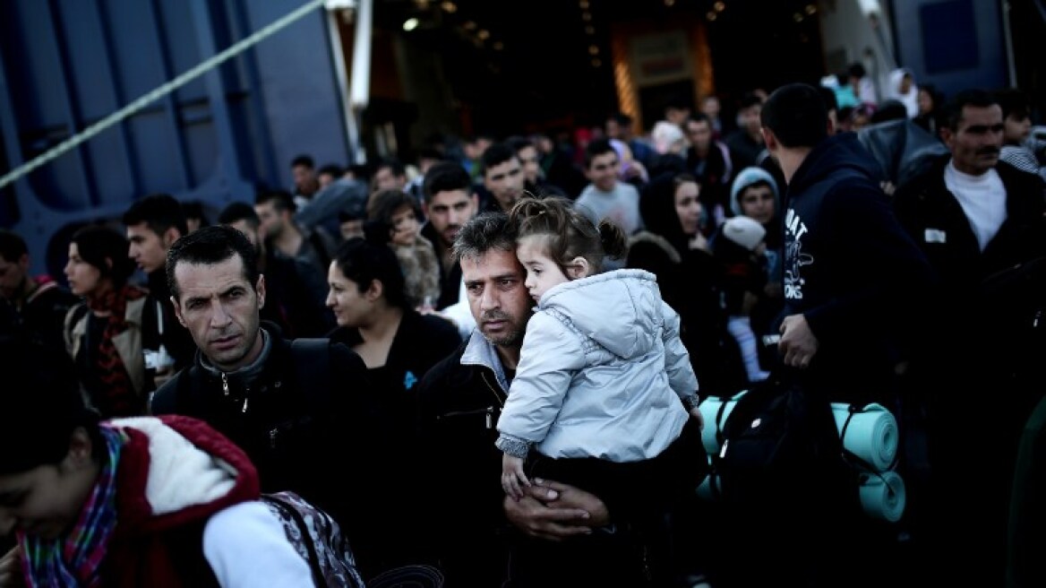 Έρευνα: Απειλή για την ασφάλεια της χώρας οι πρόσφυγες, λέει ένας στους δύο Έλληνες