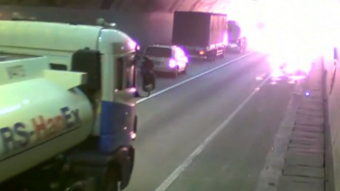 Βίντεο σοκ: Τρομακτικό ατύχημα με έκρηξη φορτηγού και πυρκαγιά μέσα σε τούνελ