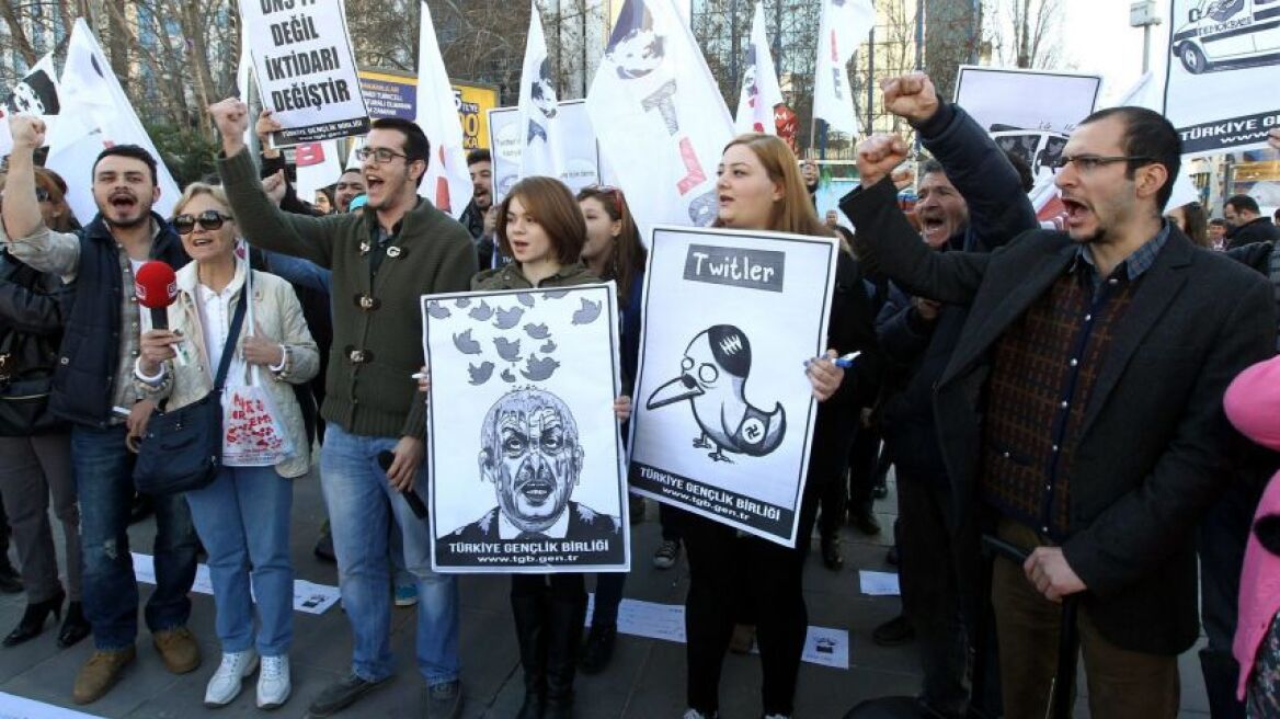 Ανήλικοι «τόλμησαν» να σκίσουν αφίσα του Ερντογάν - Τέσσερα χρόνια στη φυλακή για «προσβολή»