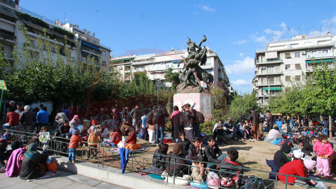 Πάνω από 5.000 πρόσφυγες φτάνουν μόνον σήμερα στην Αθήνα 
