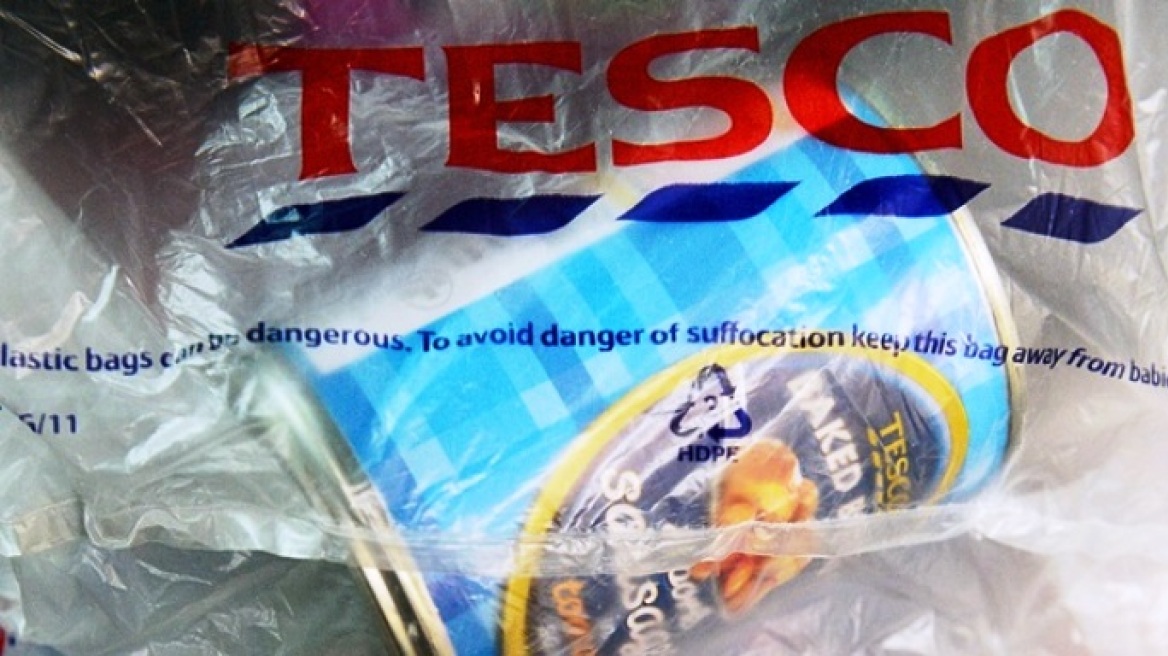 Πώς η Σκωτία «εξοντώνει» την πλαστική σακούλα χρεώνοντάς την πέντε πένες