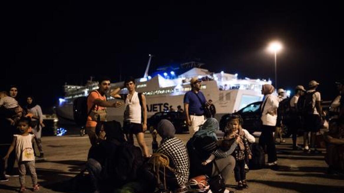 Πάνω από 5.000 πρόσφυγες έφτασαν στο λιμάνι του Πειραιά μόνο σήμερα