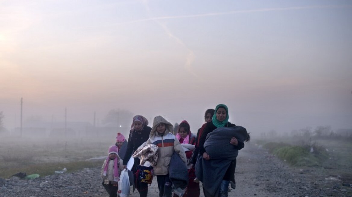 Δειλά ξεκινά το πρόγραμμα μετεγκατάστασης προσφύγων: 30 άτομα φεύγουν για Λουξεμβούργο
