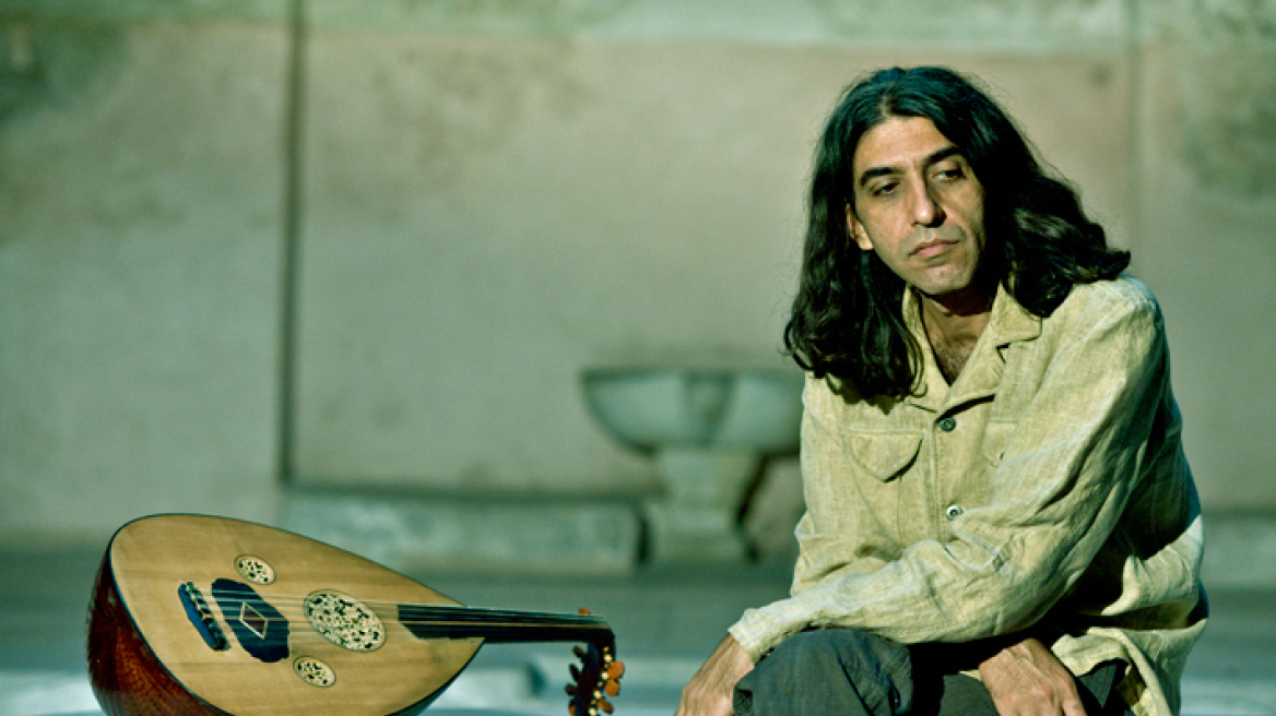 Για τους συμπατριώτες του τραγουδάει ο Σύρος καλλιτέχνης Ζiad Rajab 