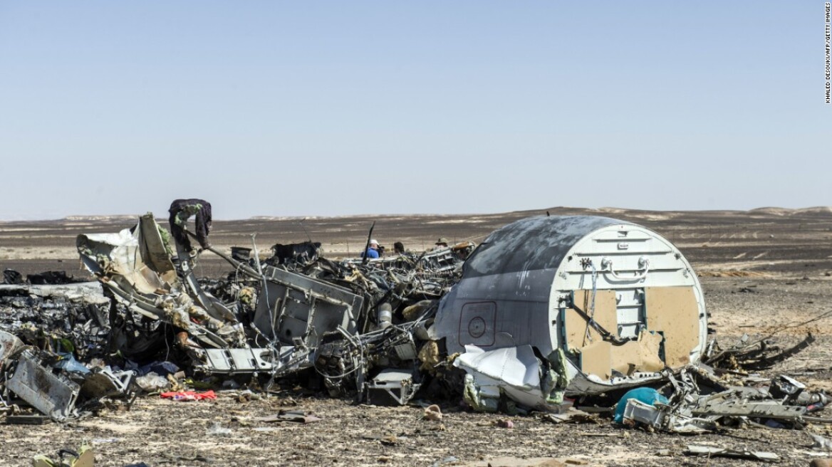 Russian plane crash final moments as it shook before explosion (pics)
