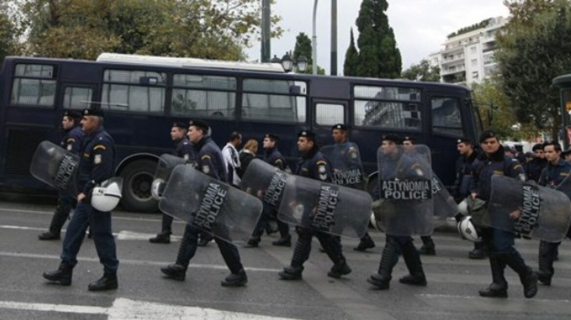 Μαζικές συλλήψεις Σέρβων και Κροατών οπαδών στο κέντρο της Αθήνας