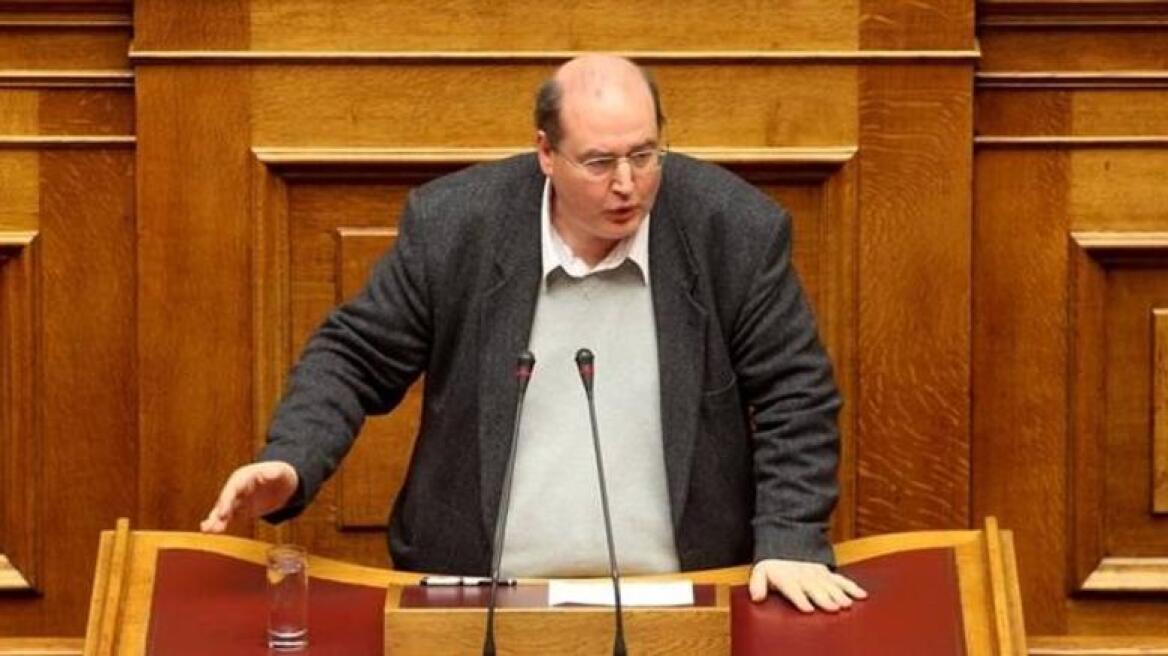 Βουλή: Χαμός στην Ολομέλεια κατά τη διάρκεια της ομιλίας του Φίλη