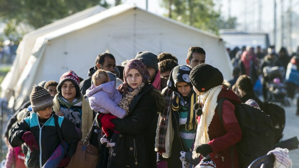 Εγκλωβισμένοι 10.000 πρόσφυγες στην Ειδομένη