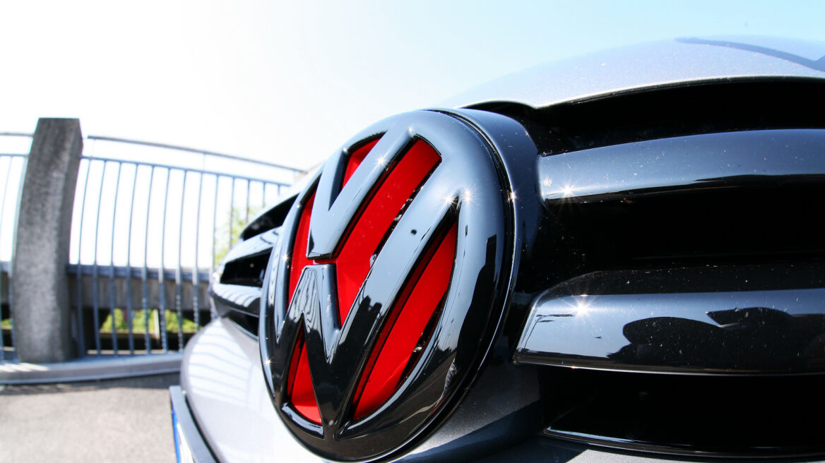 ΗΠΑ: Η VW προσφέρει χίλια δολάρια για την αποκατάσταση των κινητήρων σε συνεργαζόμενα συνεργεία