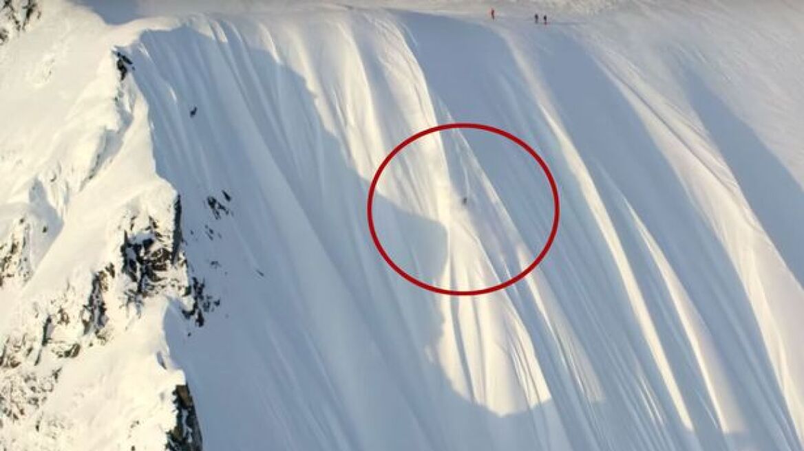 Βίντεο που κόβει την ανάσα: Σκιέρ κατρακυλά ανεξέλεγκτα σε χιονισμένη βουνοπλαγιά!