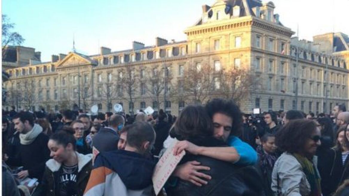 Παρίσι: Μεγάλες συγκεντρώσεις ενάντια στο φόβο της τρομοκρατίας