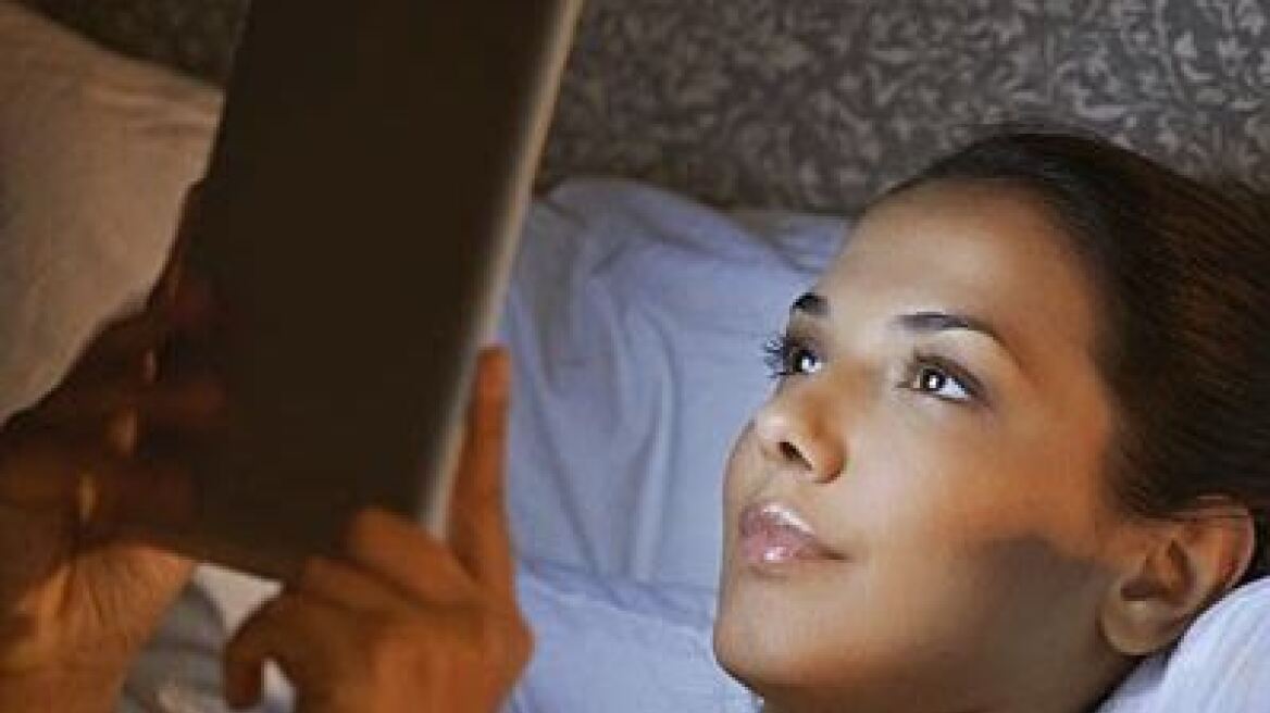 Έρευνα: Τα smartphones και τα tablets κάνουν κακό στον ύπνο