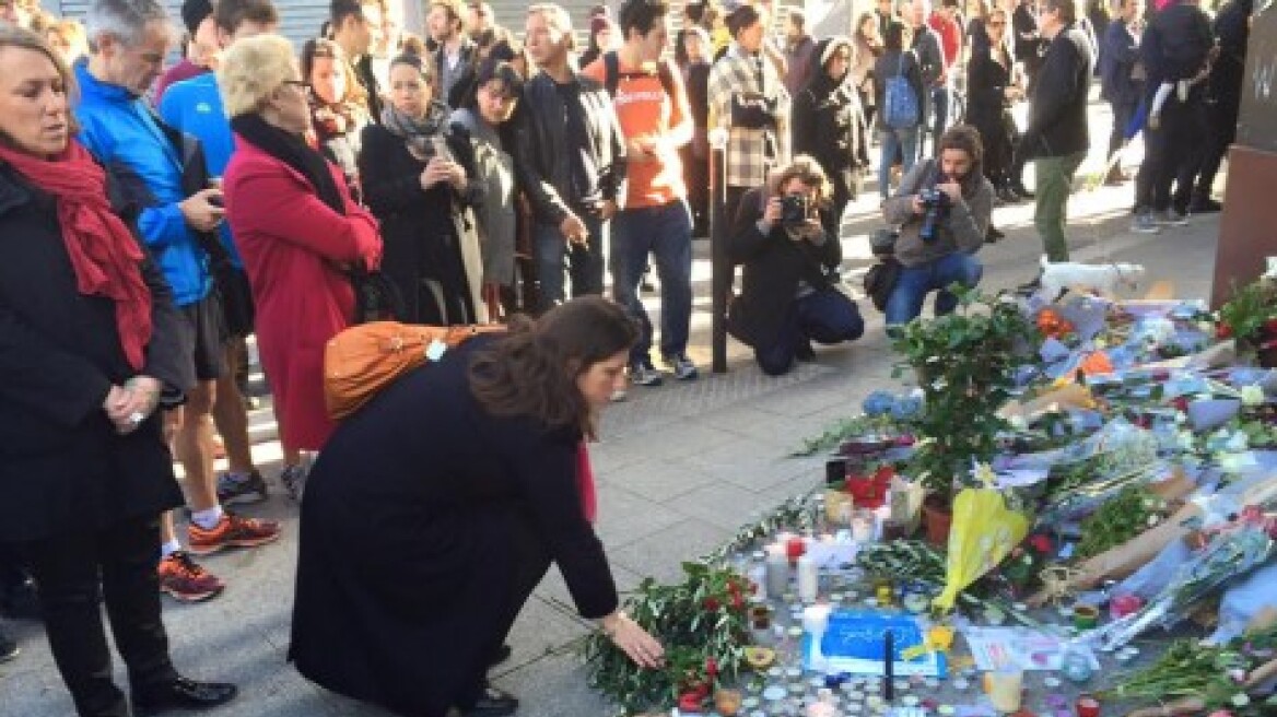 Φωτογραφίες: Η Ζωή Κωνσταντοπούλου βρέθηκε στο σημείο της τραγωδίας στο Παρίσι