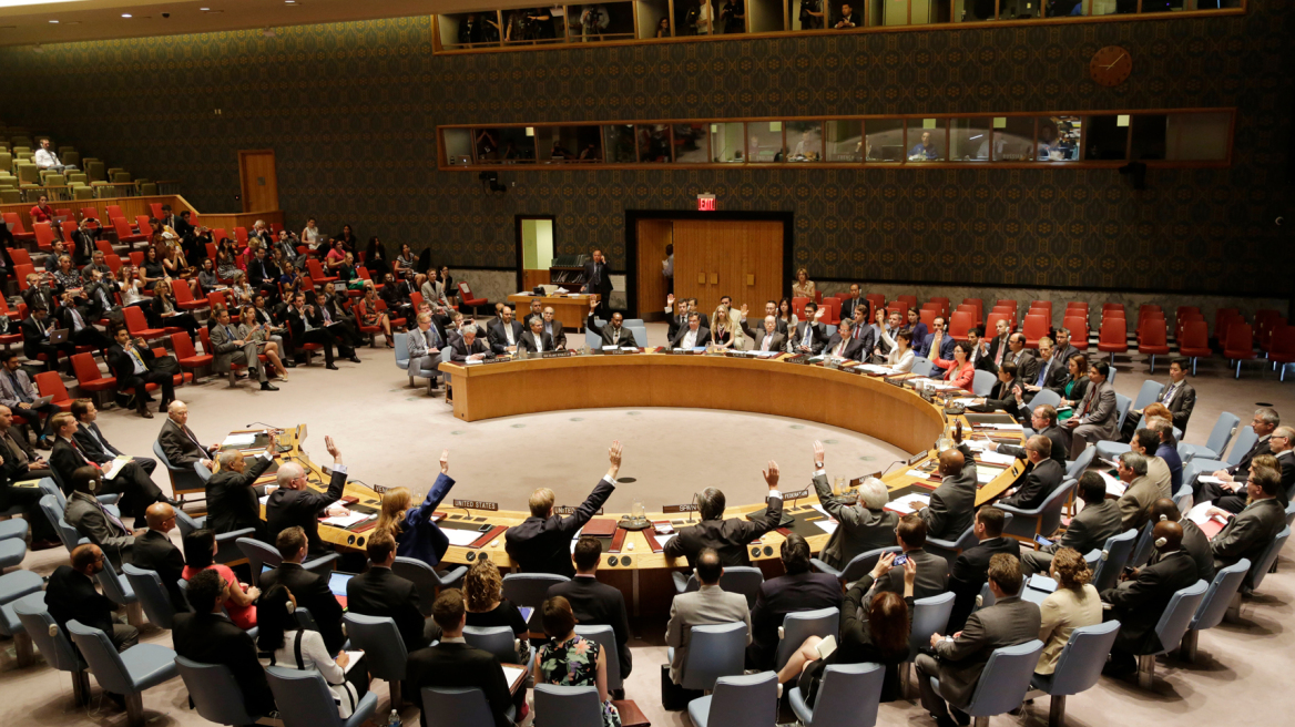 ΟΗΕ: Ενός λεπτού σιγή στο Συμβούλιο Ασφαλείας για τα θύματα των επιθέσεων στο Παρίσι
