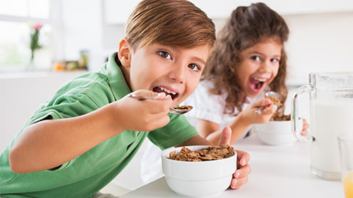 Τα παιδιά που τρώνε πρωινό, έχουν καλύτερους βαθμούς στο σχολείο