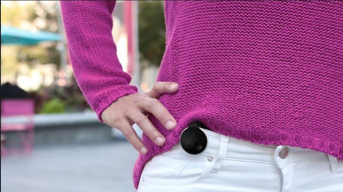 «Αθηνά»: Δείτε την μικρή συσκευή που προστατεύει τις γυναίκες από σεξουαλικές παρενοχλήσεις